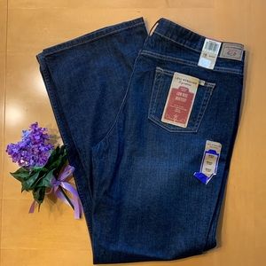 Levi Strauss signature premium dark denim low rise boot cut jeans. NWT - 18 LONG